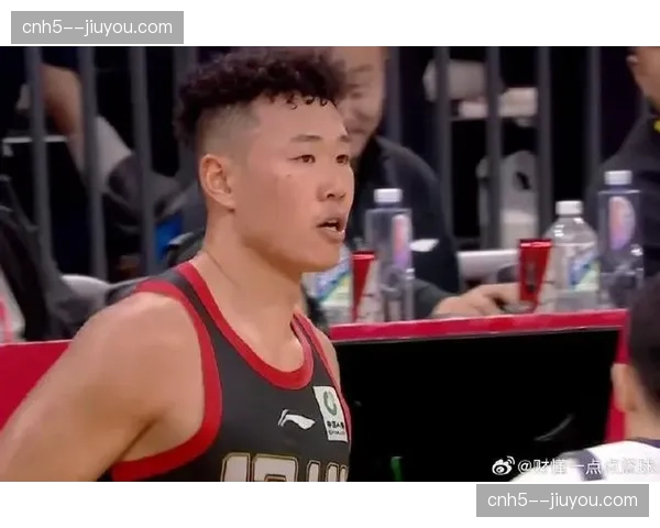 史密斯45分15篮板14助攻三双 深圳外援展现全面统治力